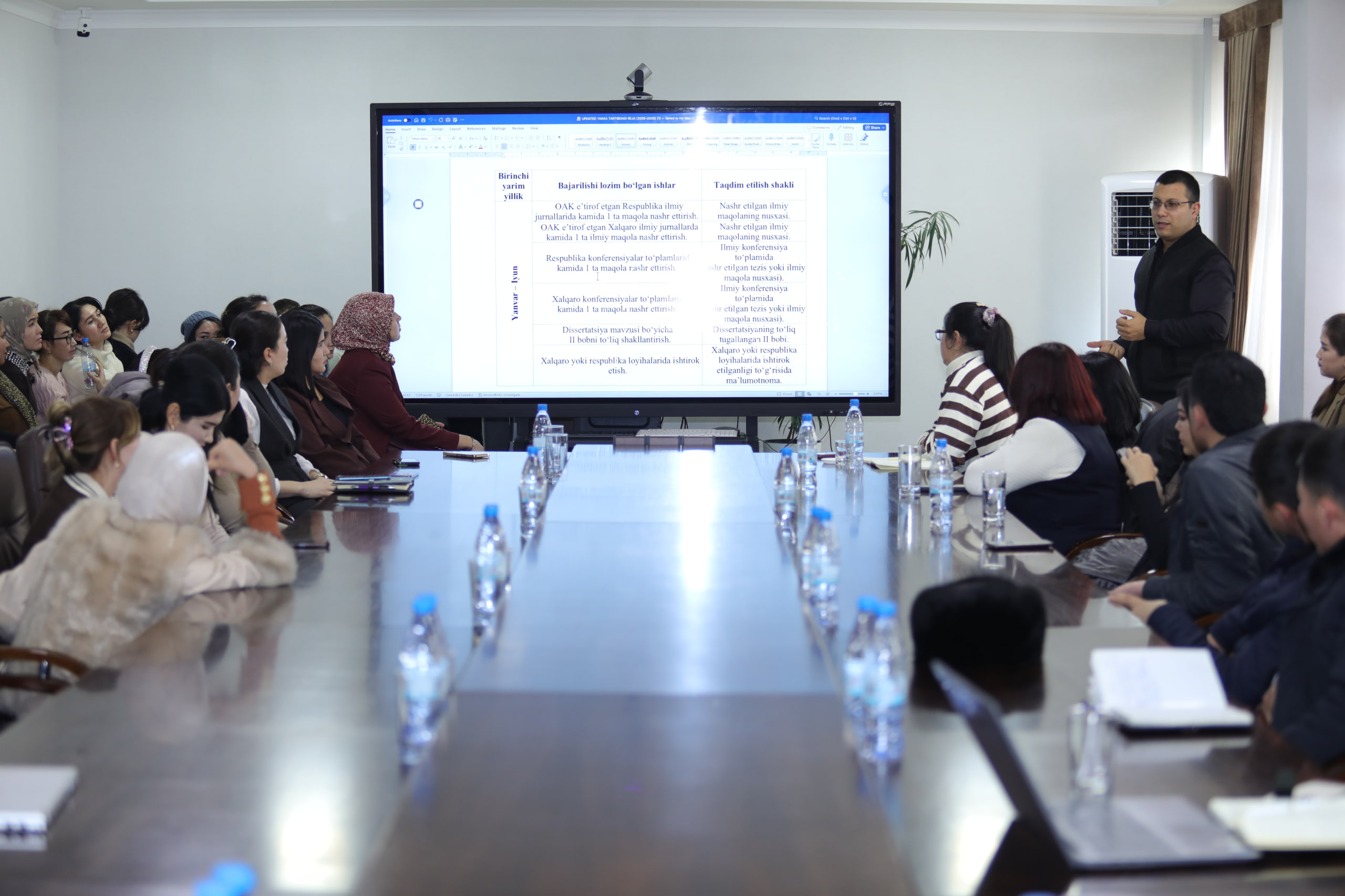 JDPU rektori doktorantlar bilan uchrashib, ilmiy tadqiqotlar sifatini oshirish masalalarini muhokama qildi.