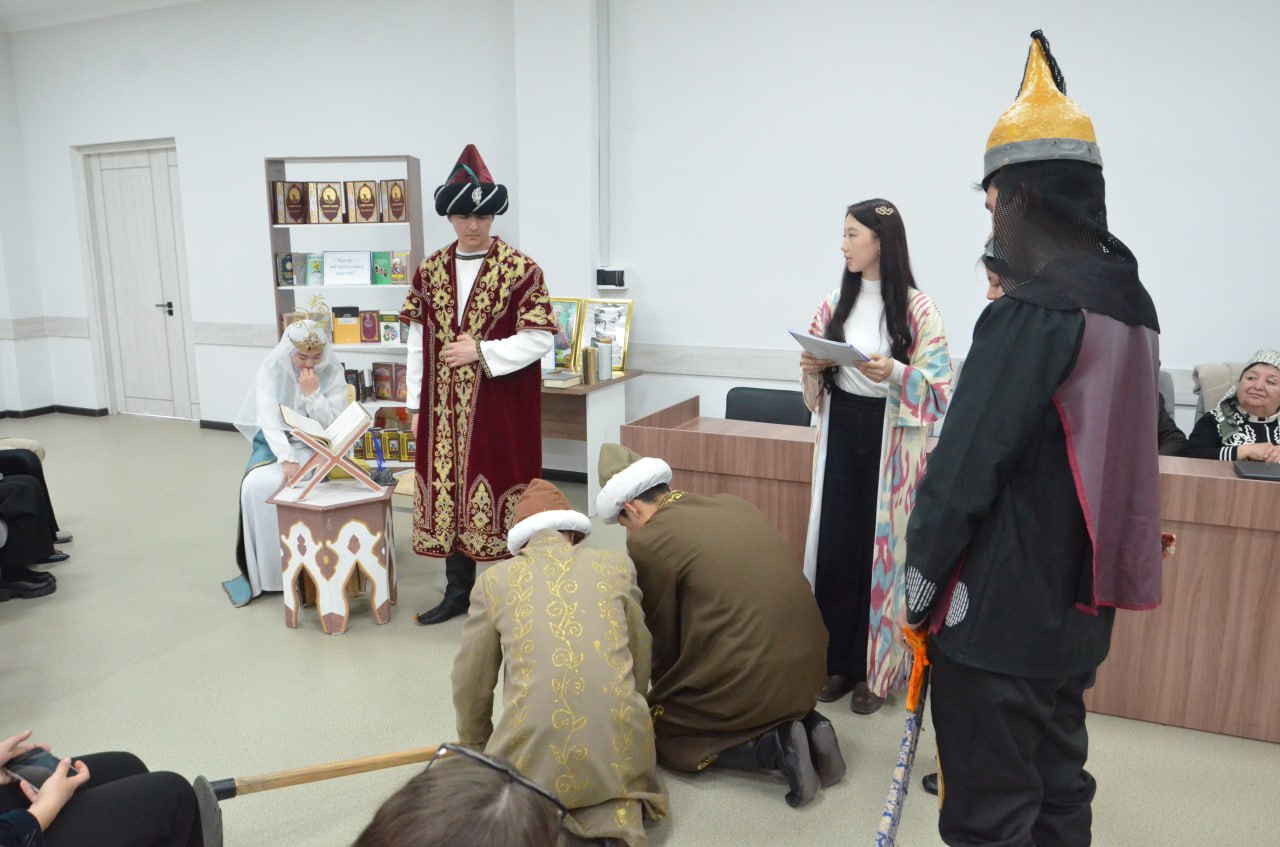 Filologiya fakultetida Navoiy, Bobur va Pasternak sharafiga she’riyat va musiqa kechasi tashkil etildi.