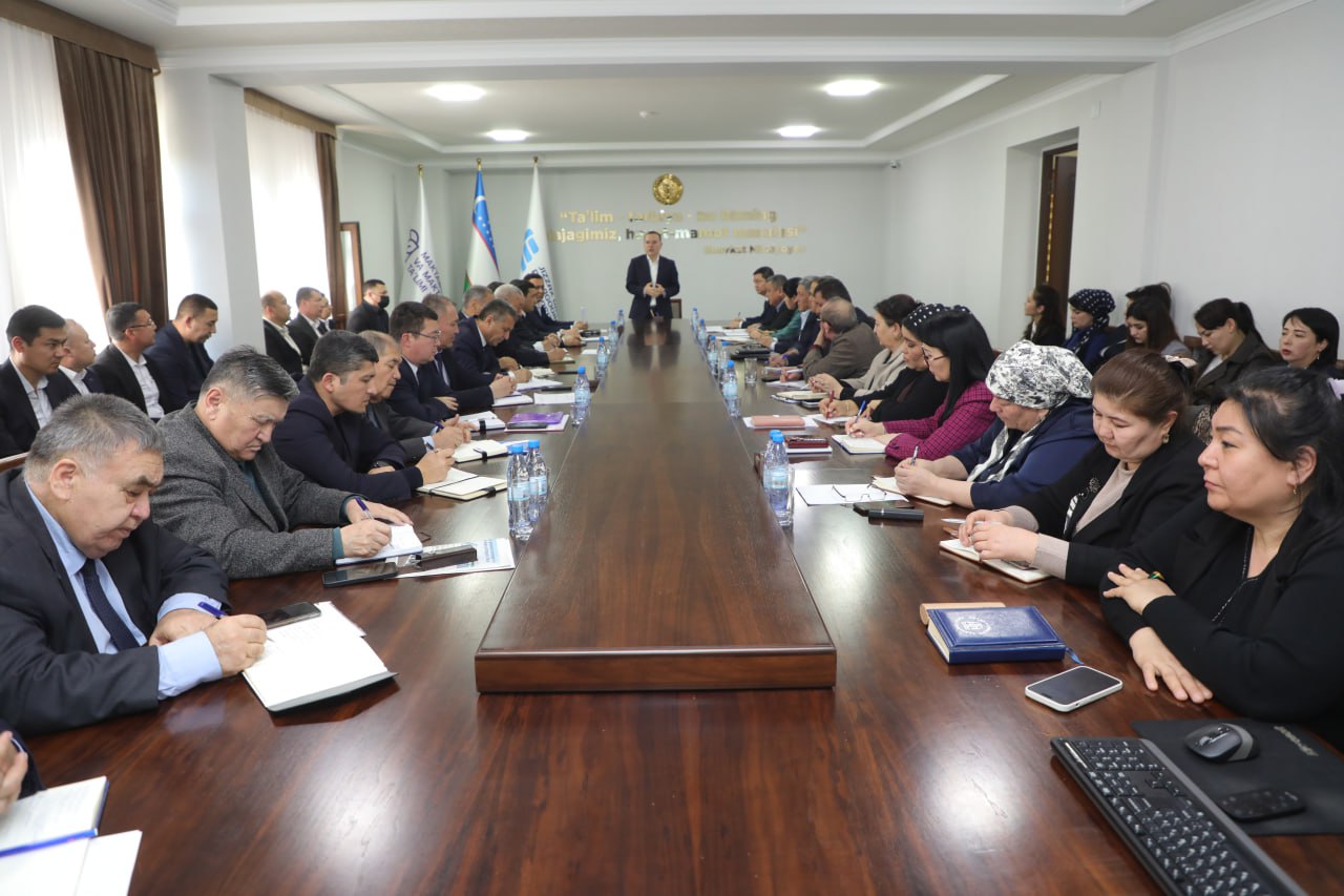 Professorlar safi yana bittaga ko‘paydi: ilmiy unvon attestati tantanali topshirildi.