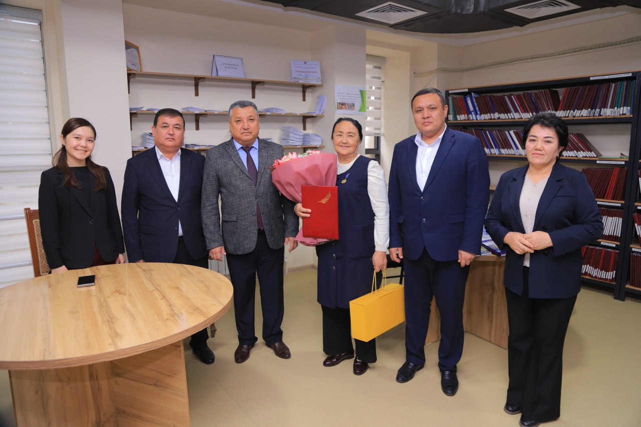 Ведущий специалист Центра информационных ресурсов Джизакского государственного педагогического университета Санам Исроилова отметила свой 70-летний юбилей.