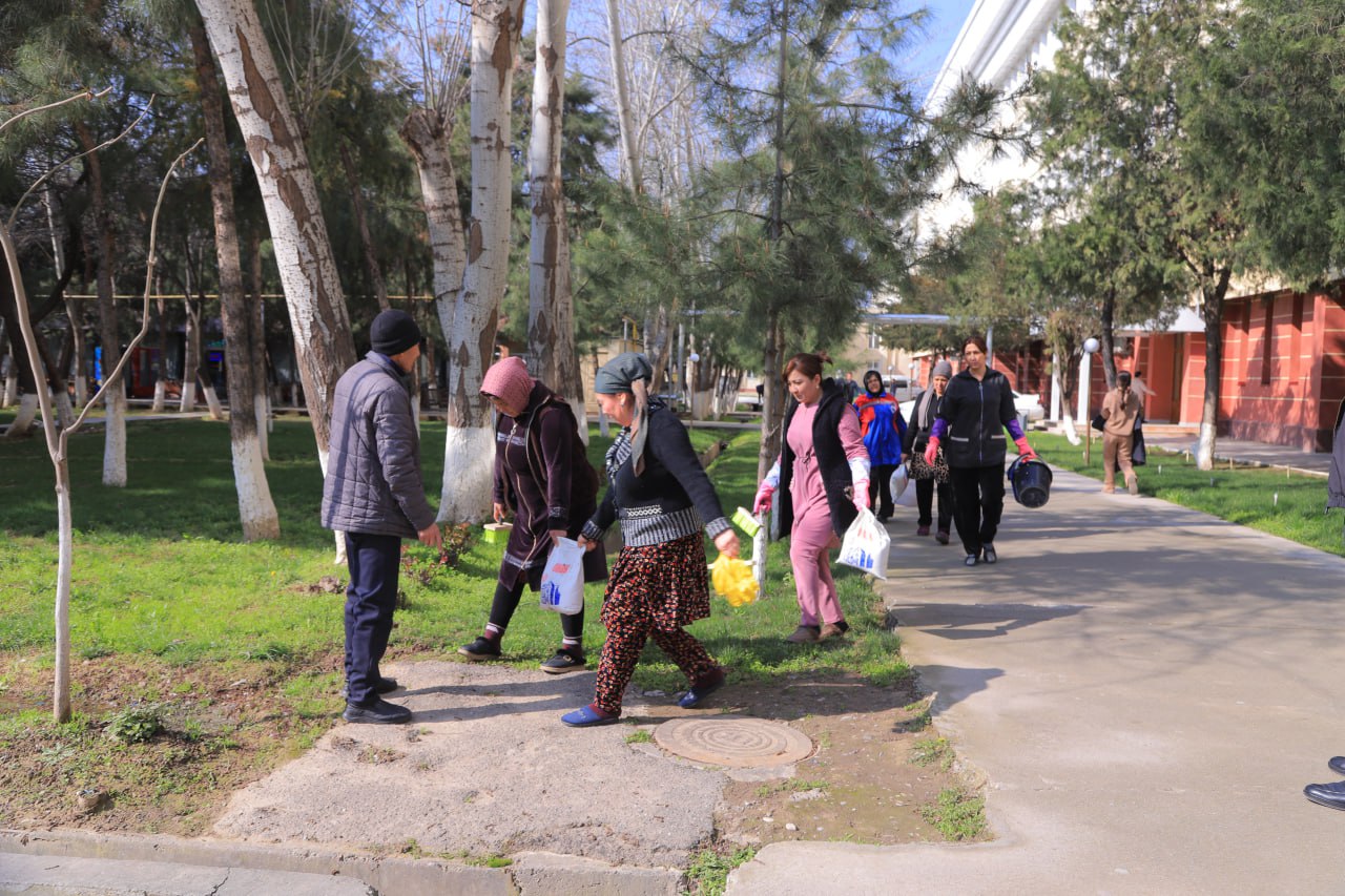 Jizzax davlat pedagogika universitetida umumxalq hashari uyushqoqlik bilan o‘tmoqda.