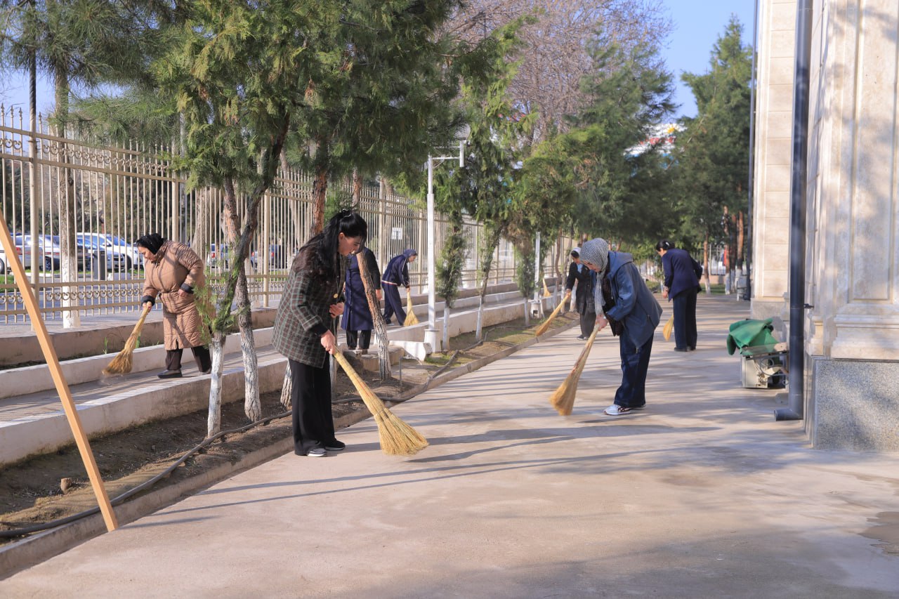 13–14-mart kunlari umumxalq hashari doirasida Jizzax davlat pedagogika universitetida keng ko‘lamli obodonlashtirish ishlari amalga oshirildi.
