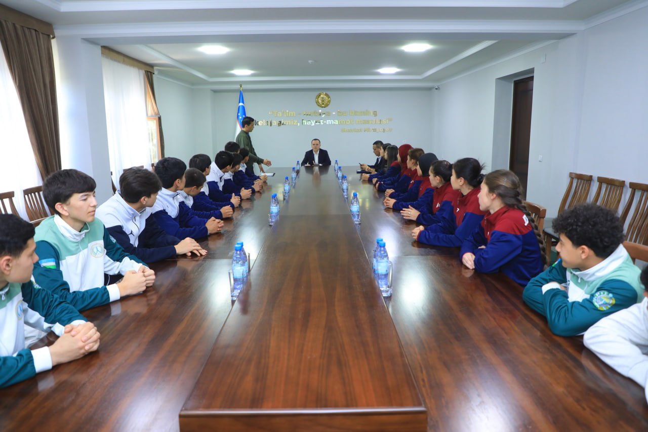 JDPU rektori “Ziyokor” qizlar va o‘g‘il bolalar basketbol jamoasi a’zolari bilan uchrashuv o‘tkazdi.