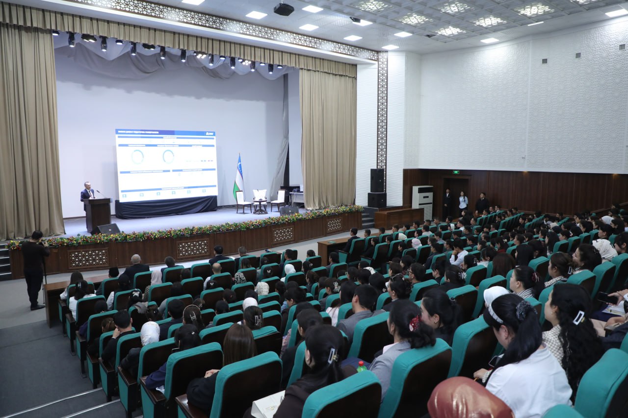 В Джизакском государственном педагогическом университете продолжаются встречи ректора со студентами