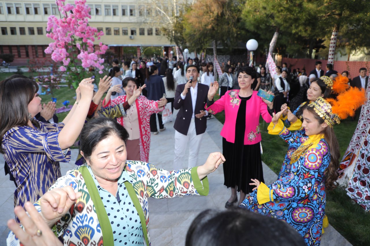 Sumalakdan tosh topdim — Navro‘z zavqi universitetda!