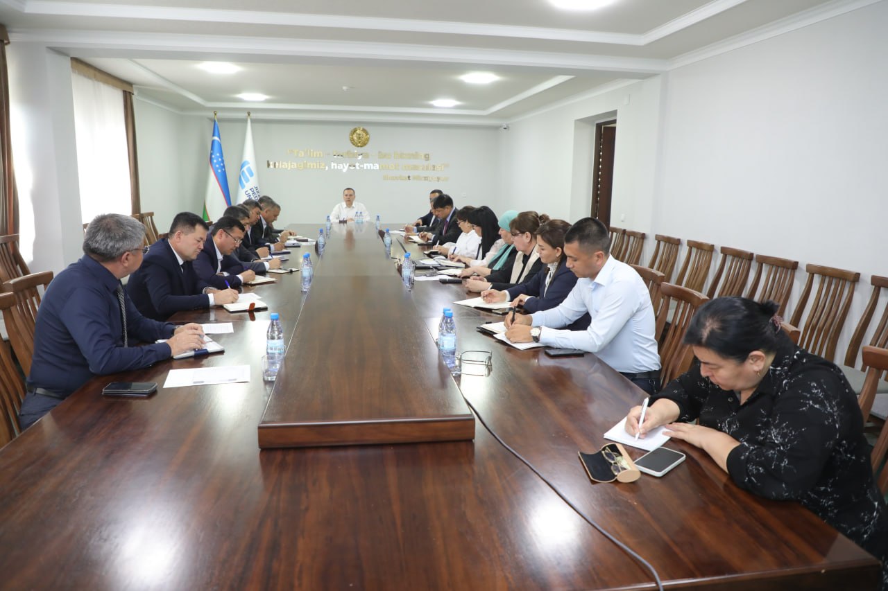 Bitiruvchilar bandligi masalasiga bag‘ishlangan tahliliy-tanqidiy ruhdagi yig‘ilish bo‘lib o‘tdi.