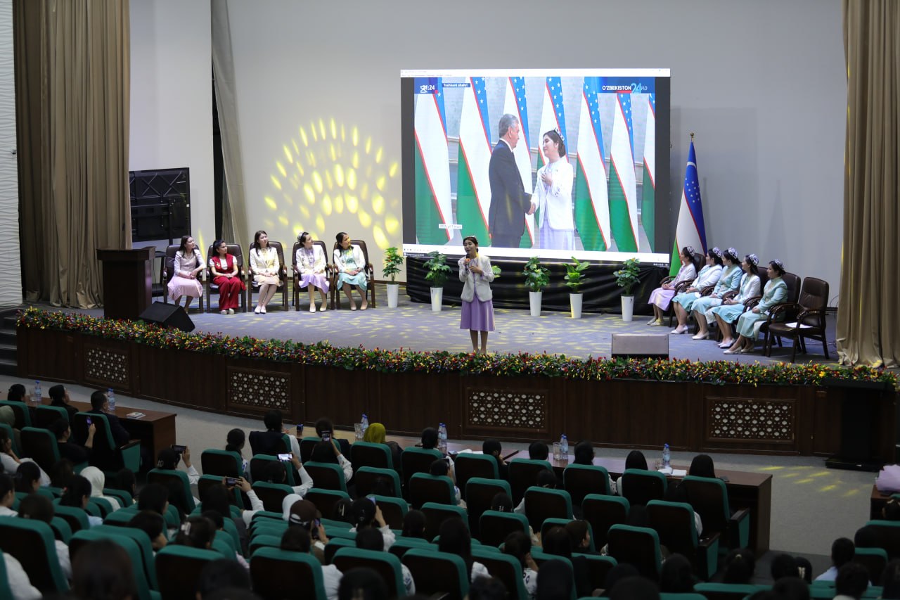 «Секрет успеха»: прошла беседа за круглым столом с лауреатами премии имени Зульфии.