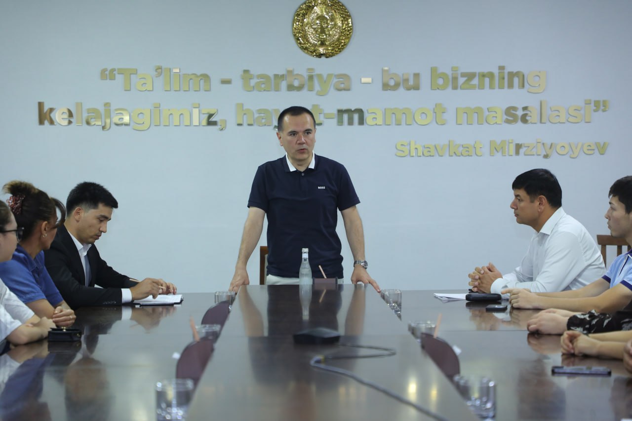 Payshanba — Yoshlar kuni: rektor mahalladagi band bo‘lmagan yoshlar bilan uchrashdi